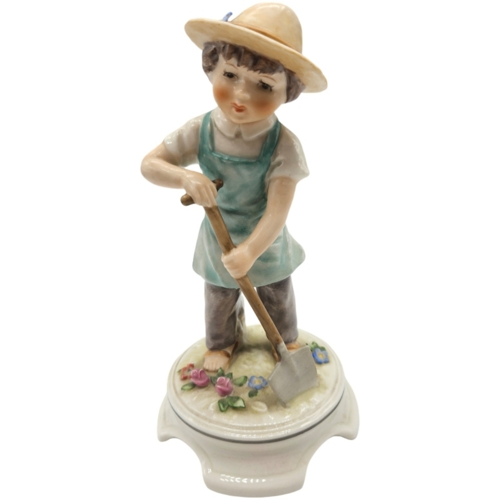 💛 Vintage Goebel Figurine The Flower Farmer